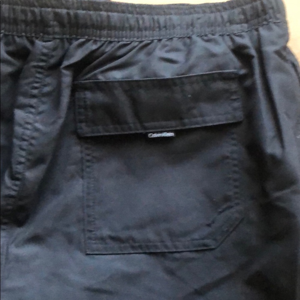 Calvin Klein - Picture 3 of 5